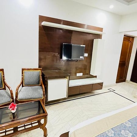 Hotel Starline Sector 28 Gurgaon Eksteriør billede