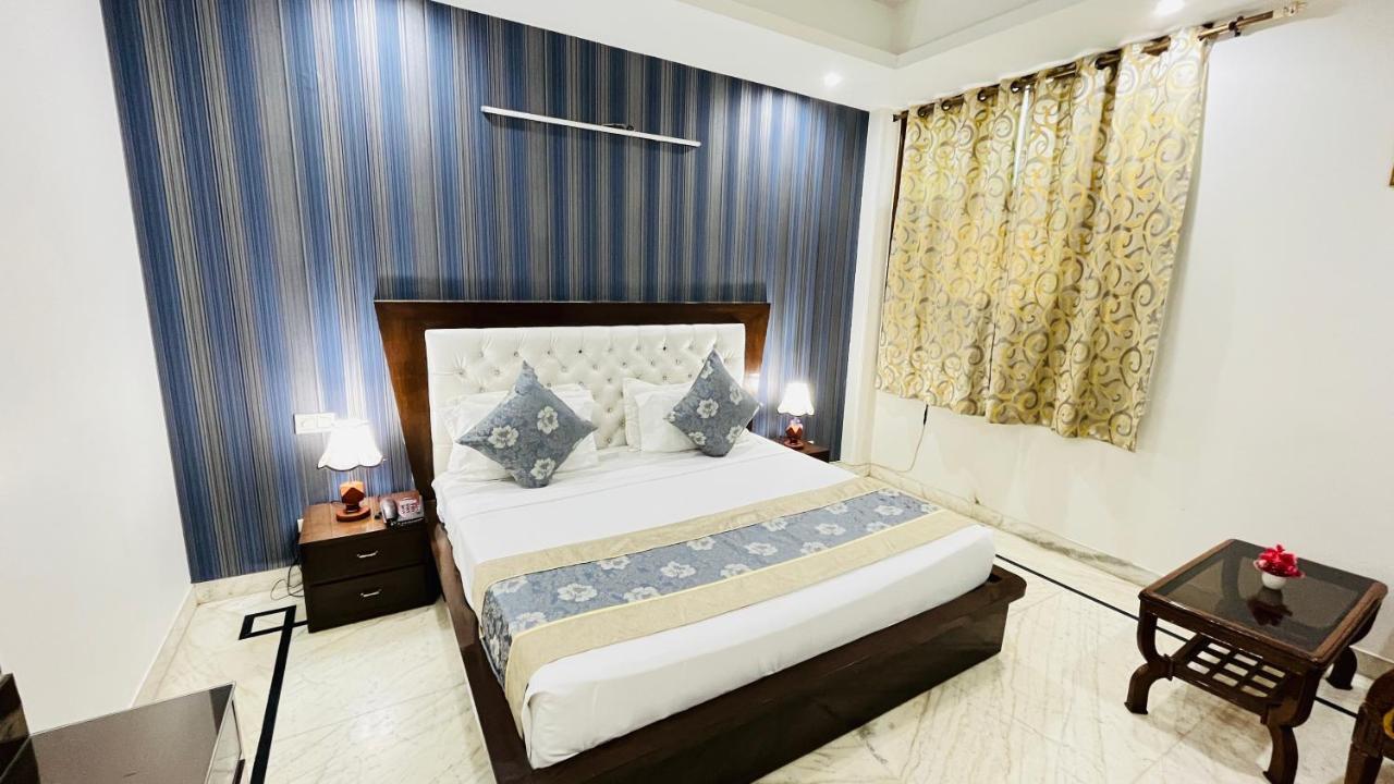 Hotel Starline Sector 28 Gurgaon Eksteriør billede