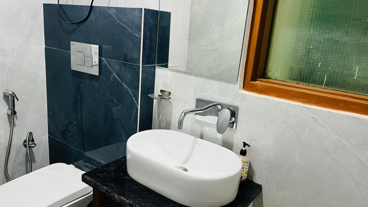 Hotel Starline Sector 28 Gurgaon Eksteriør billede