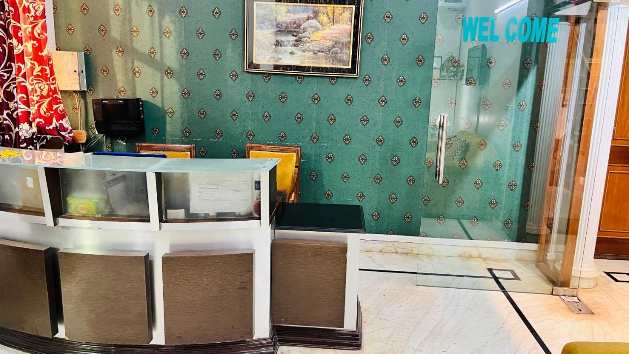 Hotel Starline Sector 28 Gurgaon Eksteriør billede