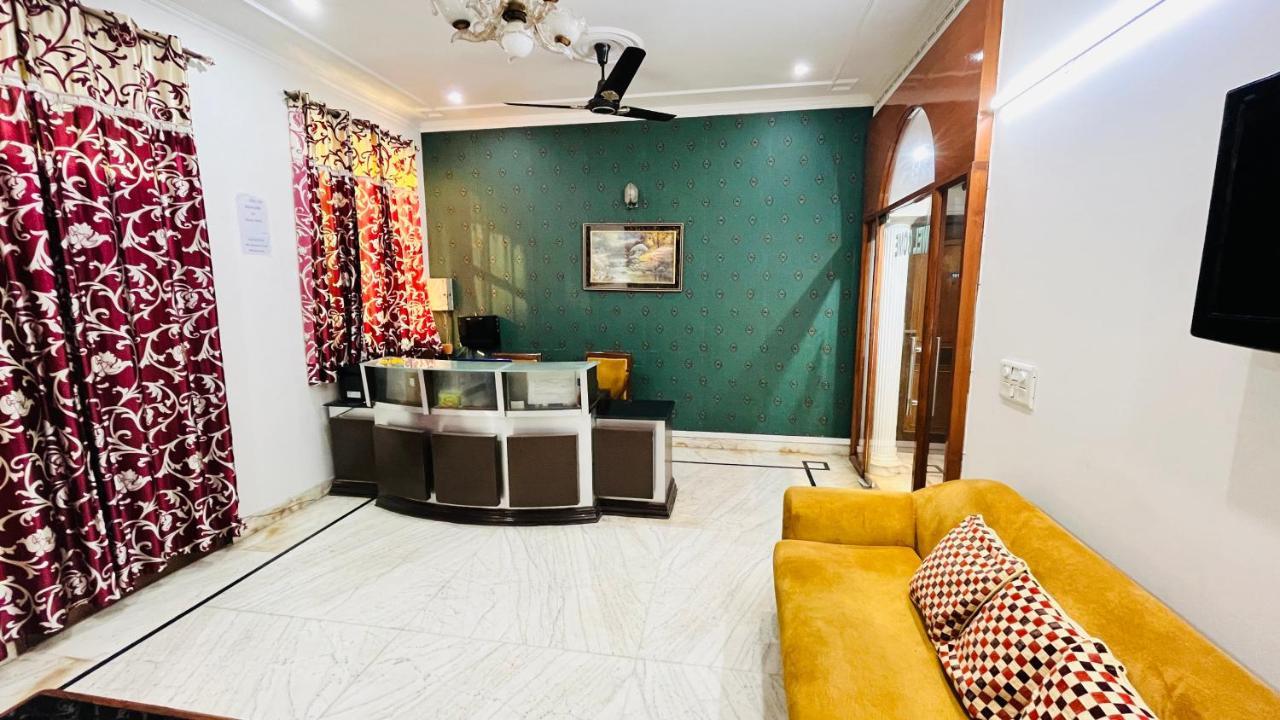 Hotel Starline Sector 28 Gurgaon Eksteriør billede