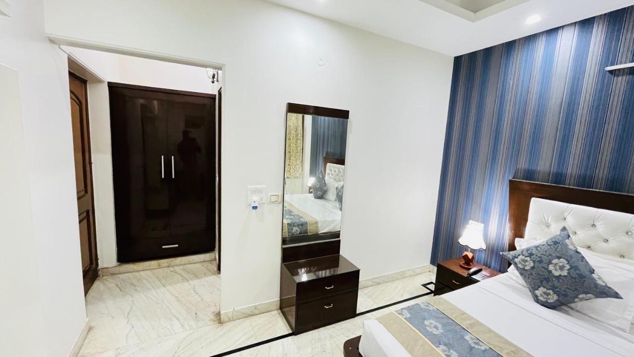 Hotel Starline Sector 28 Gurgaon Eksteriør billede