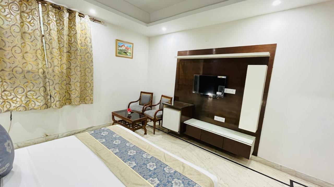 Hotel Starline Sector 28 Gurgaon Eksteriør billede