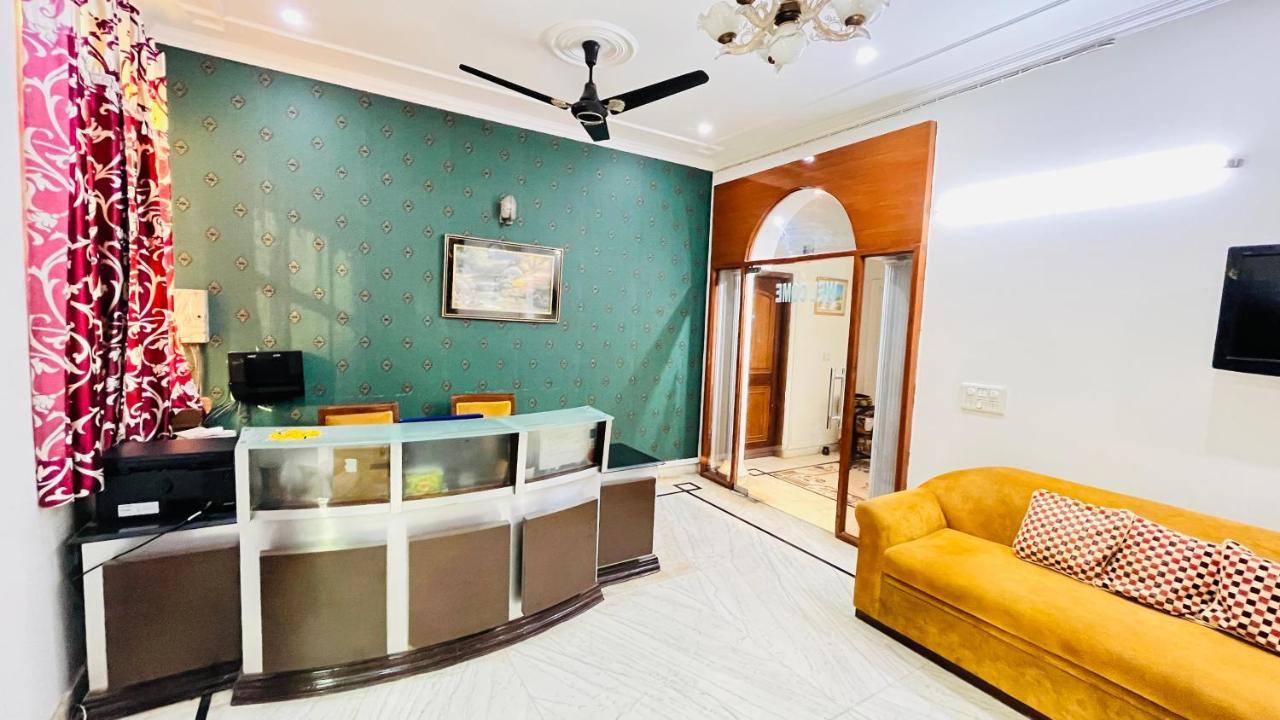 Hotel Starline Sector 28 Gurgaon Eksteriør billede