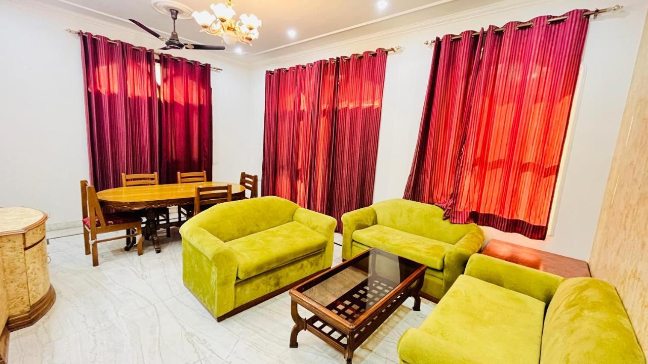 Hotel Starline Sector 28 Gurgaon Eksteriør billede