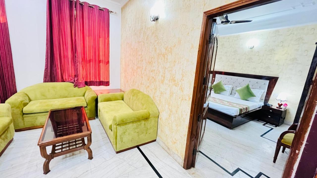 Hotel Starline Sector 28 Gurgaon Eksteriør billede
