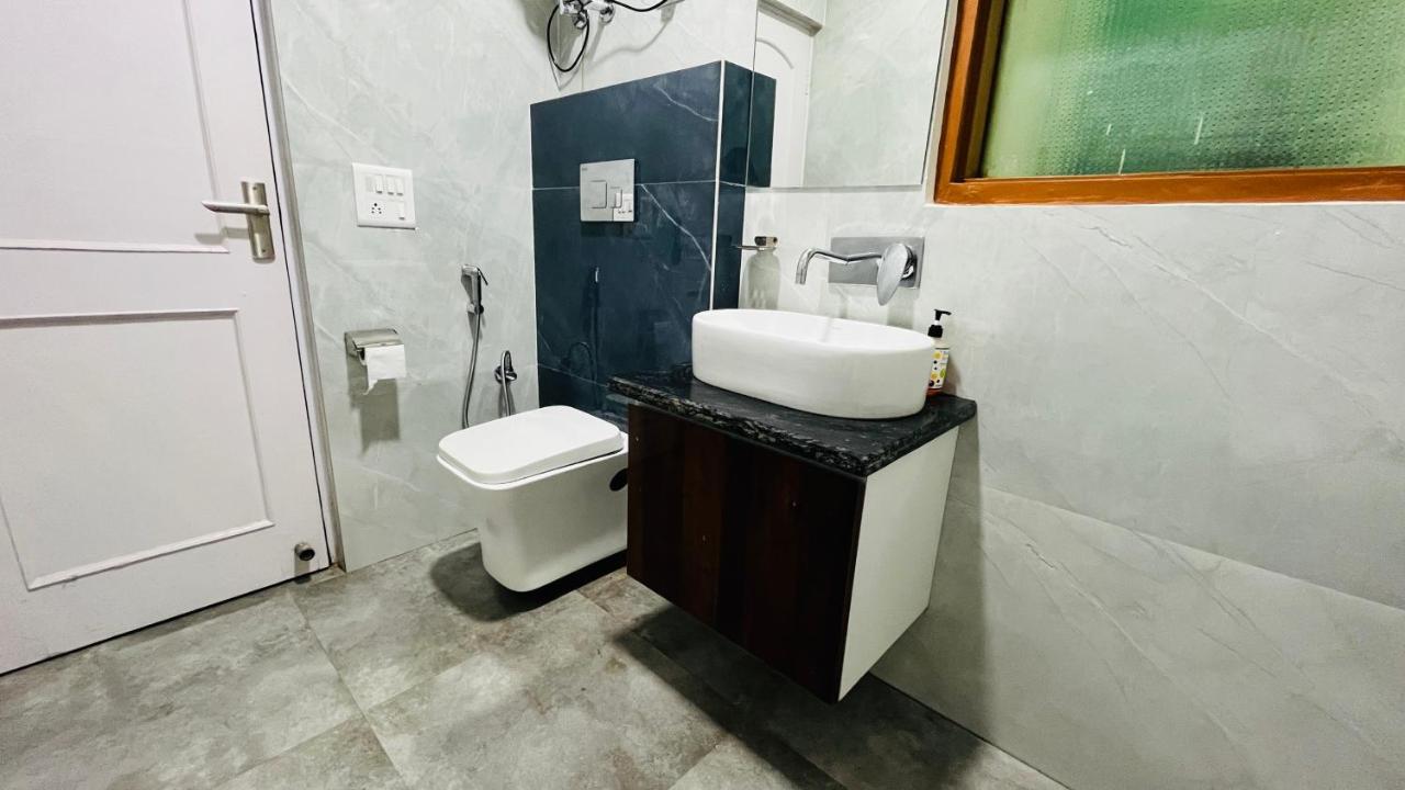 Hotel Starline Sector 28 Gurgaon Eksteriør billede