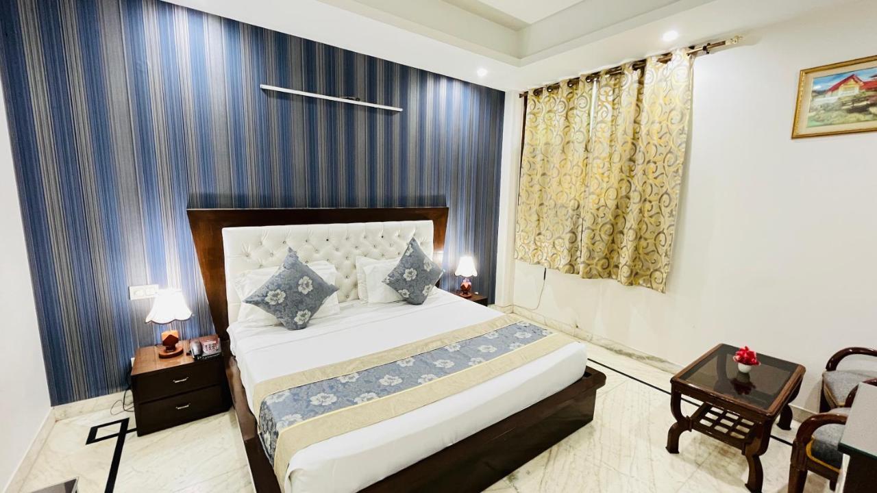 Hotel Starline Sector 28 Gurgaon Eksteriør billede
