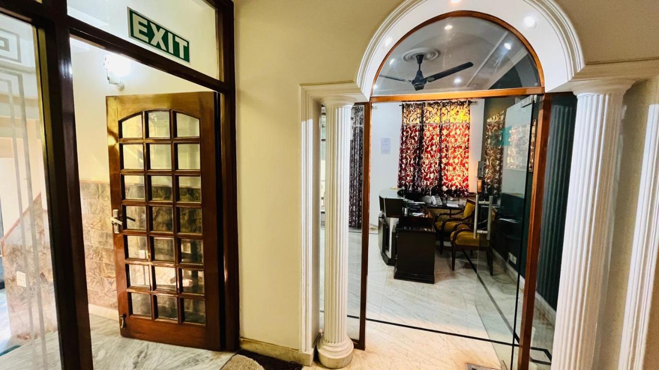 Hotel Starline Sector 28 Gurgaon Eksteriør billede