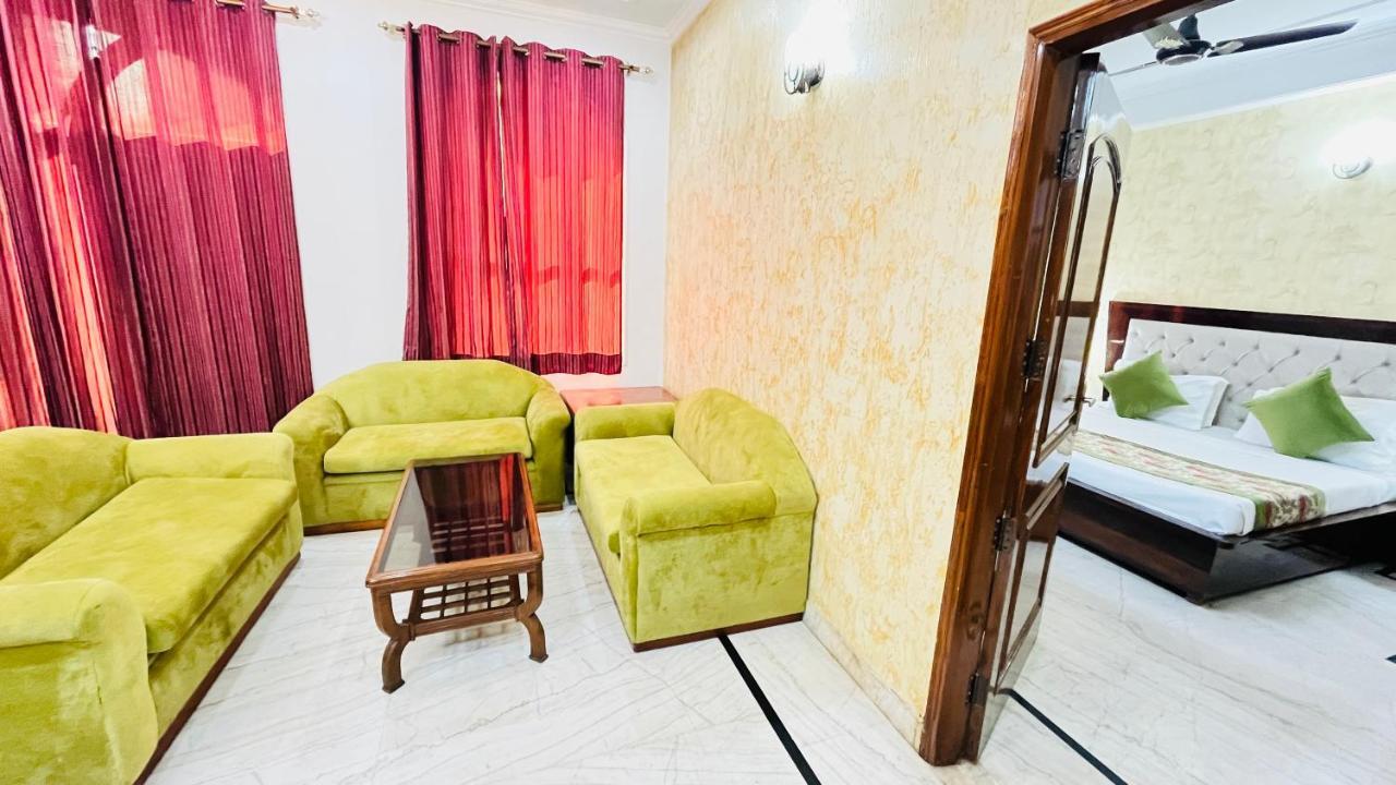 Hotel Starline Sector 28 Gurgaon Eksteriør billede