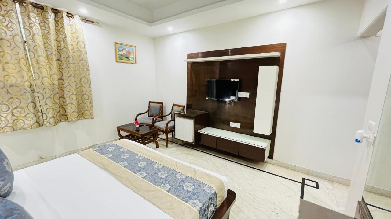 Hotel Starline Sector 28 Gurgaon Eksteriør billede