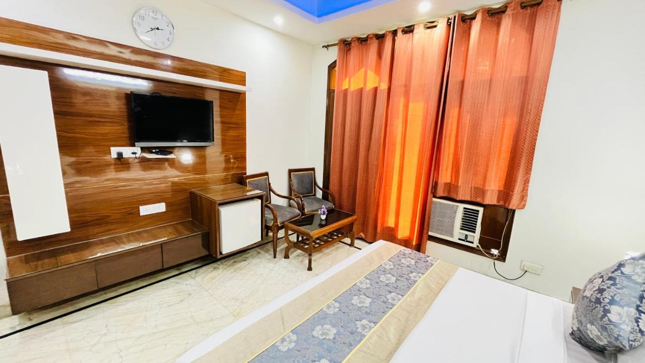 Hotel Starline Sector 28 Gurgaon Eksteriør billede