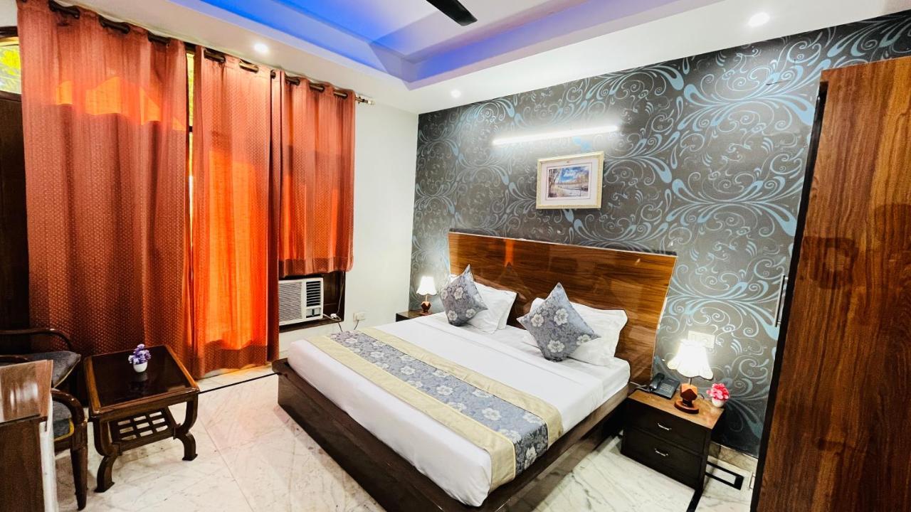 Hotel Starline Sector 28 Gurgaon Eksteriør billede