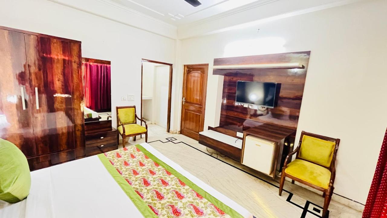 Hotel Starline Sector 28 Gurgaon Eksteriør billede