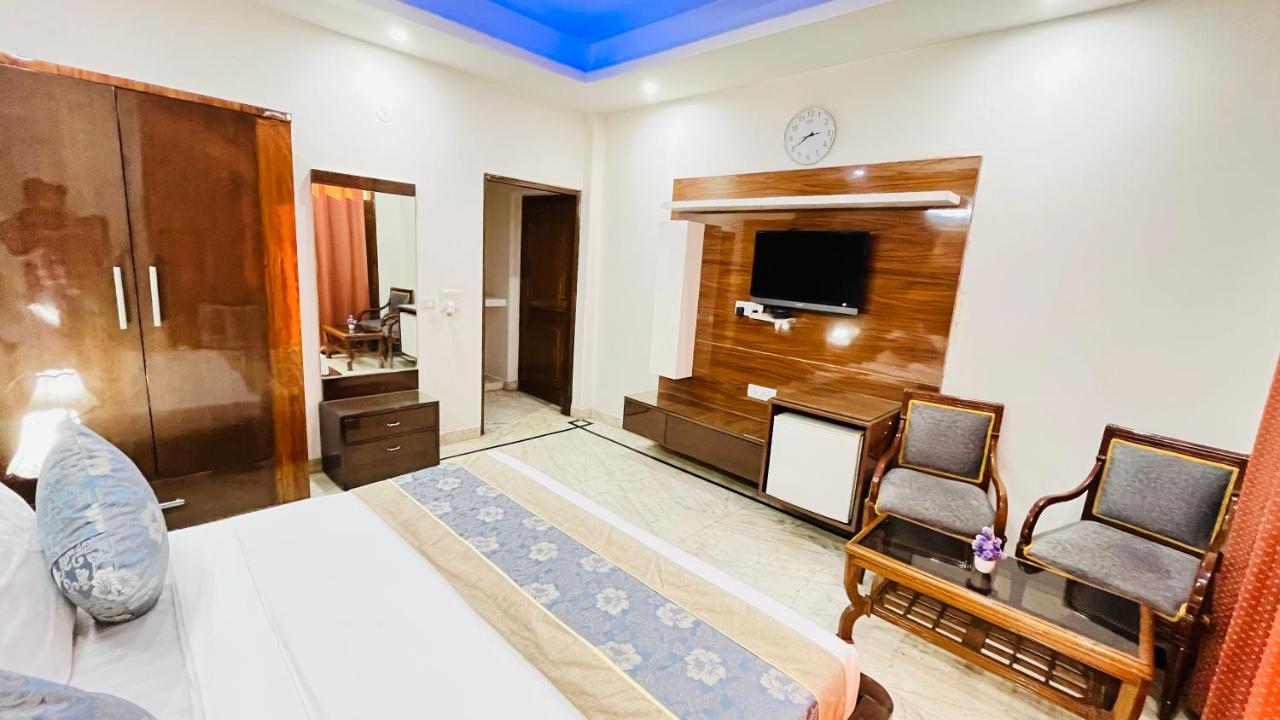 Hotel Starline Sector 28 Gurgaon Eksteriør billede